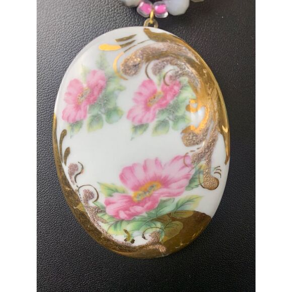 D Riddle hand painted Floral pendant with beaded Necklace, in Gold - Picture 1 of 4